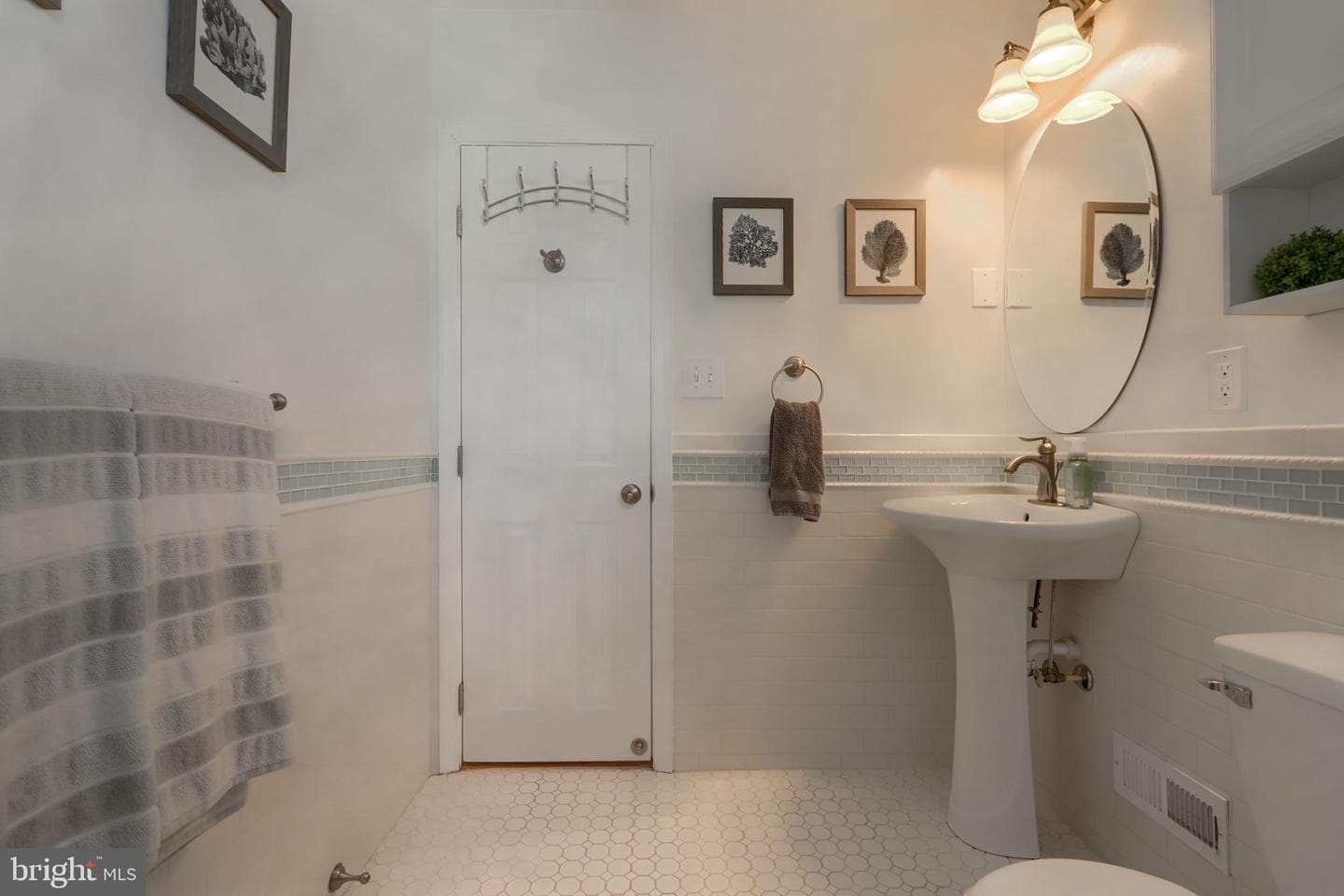 7904 Highpoint Road photo 20
