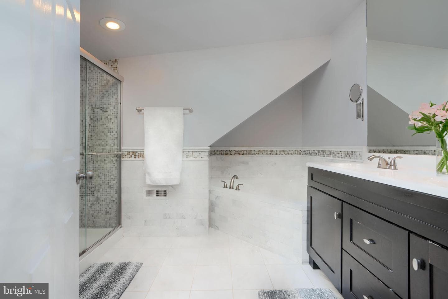 7904 Highpoint Road photo 26