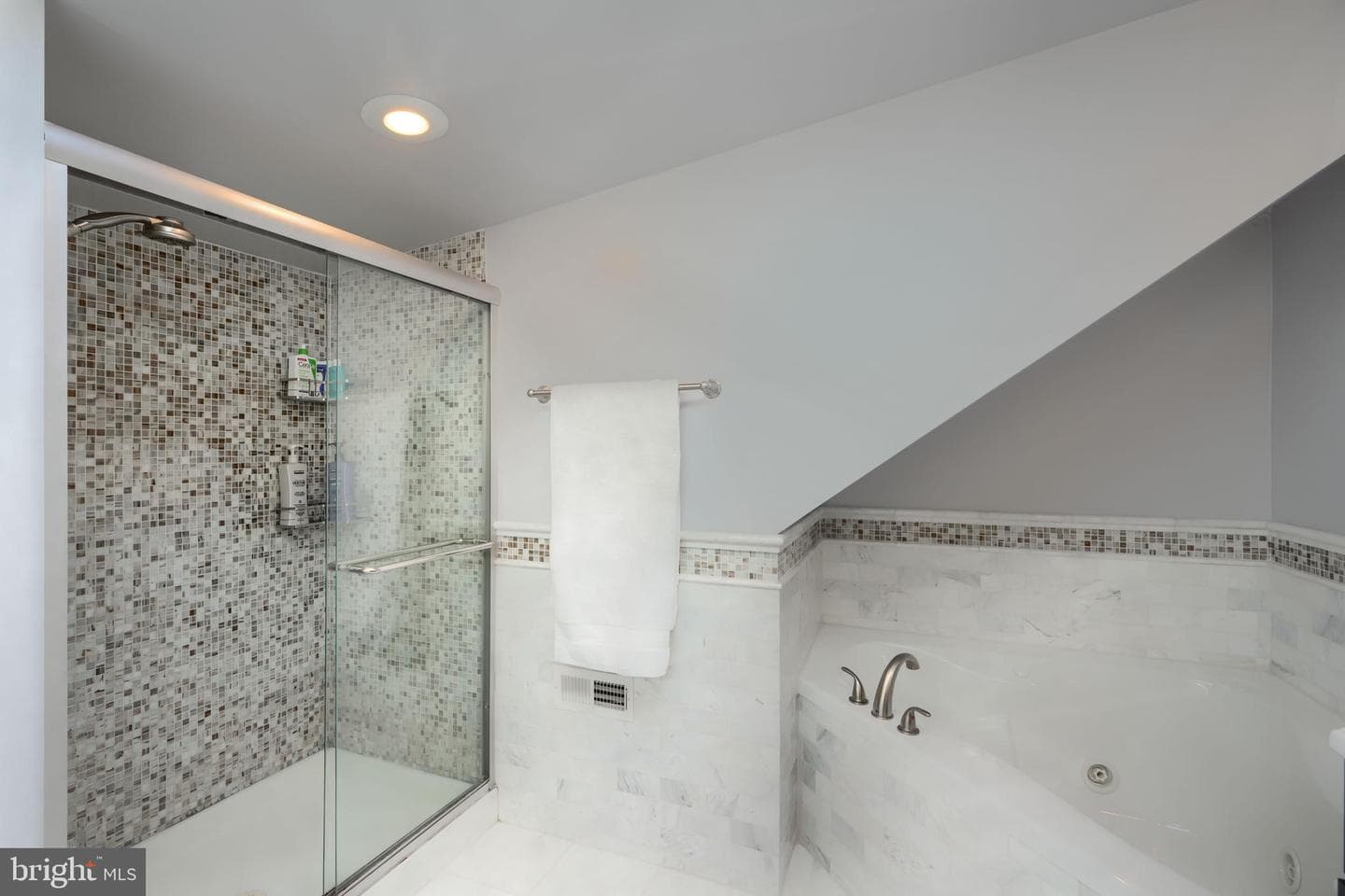 7904 Highpoint Road photo 29