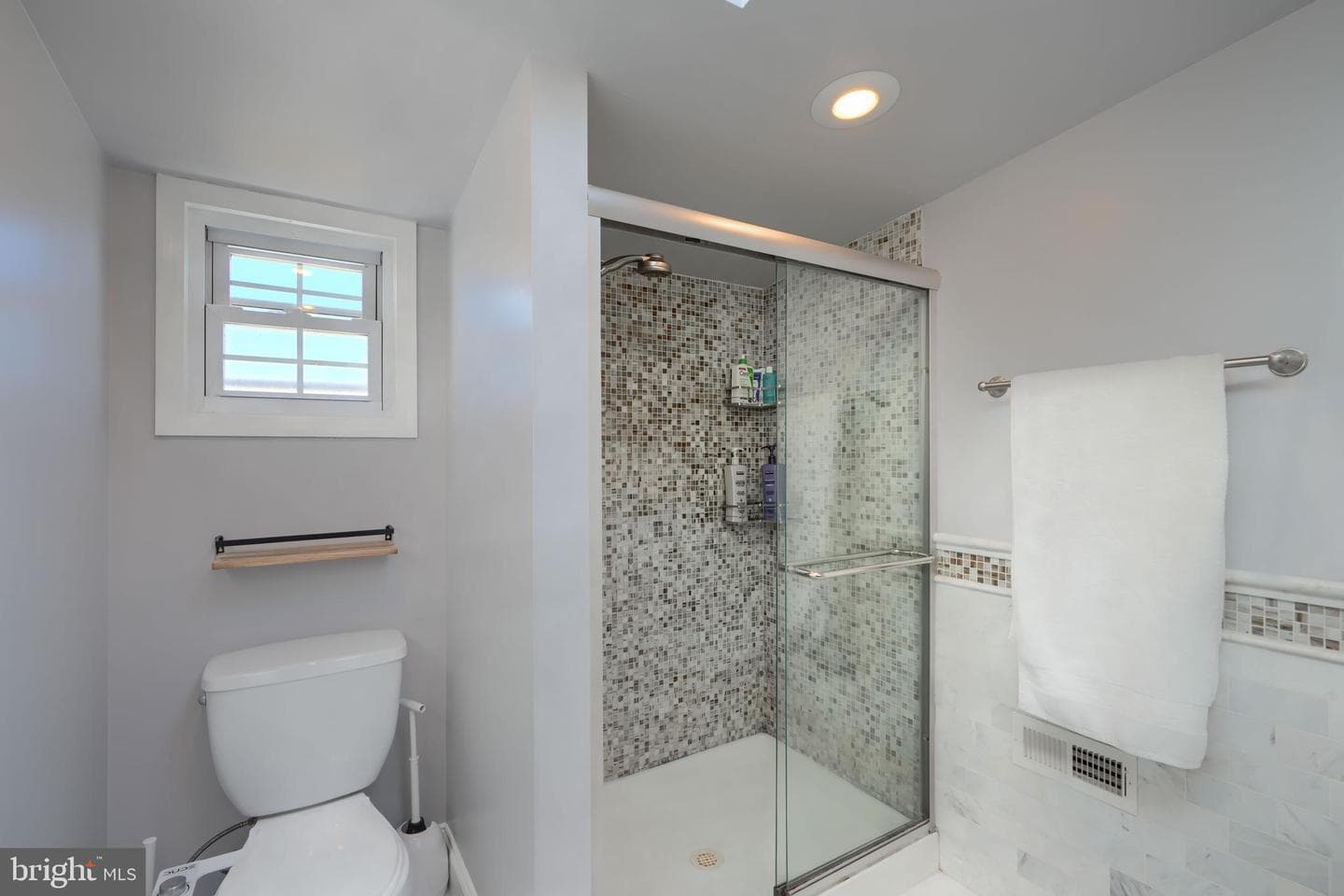 7904 Highpoint Road photo 30
