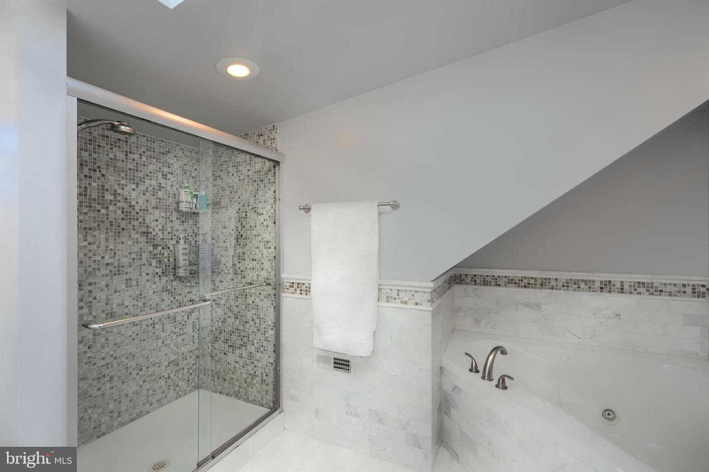 7904 Highpoint Road photo 31