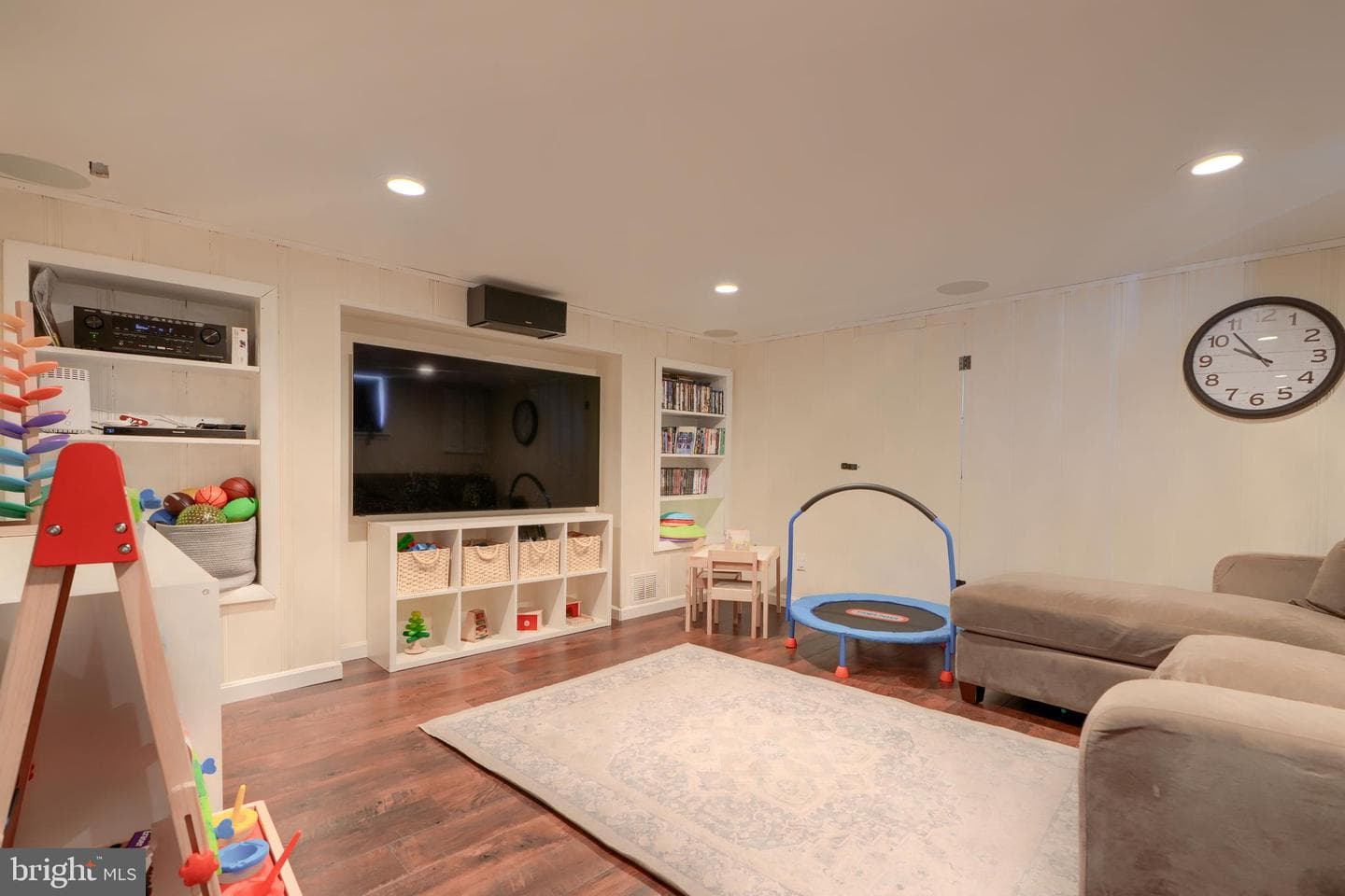 7904 Highpoint Road photo 32