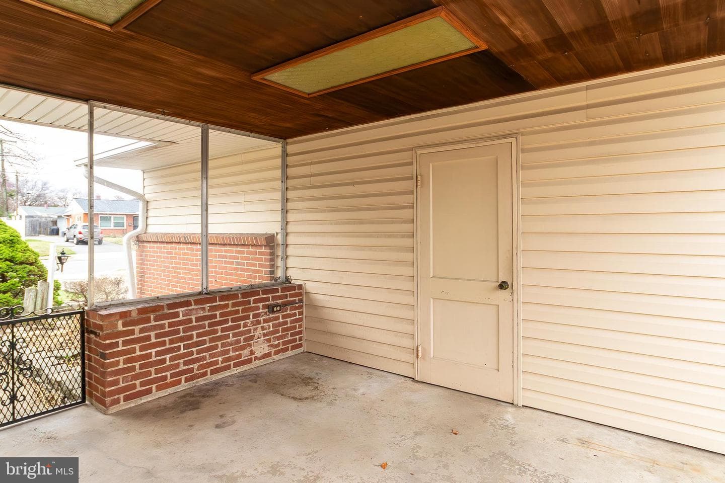 2424 Woodcroft Road photo 12