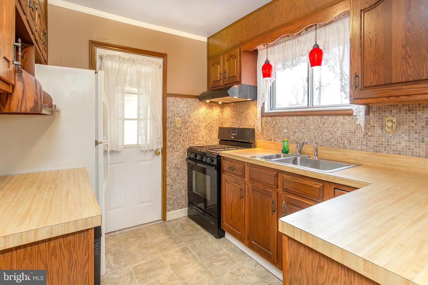 2424 Woodcroft Road photo 20