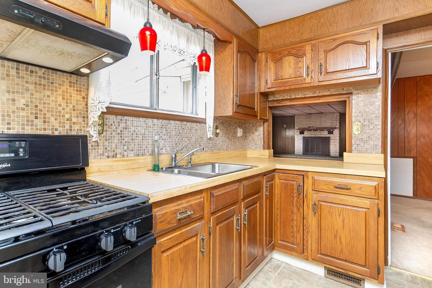 2424 Woodcroft Road photo 3
