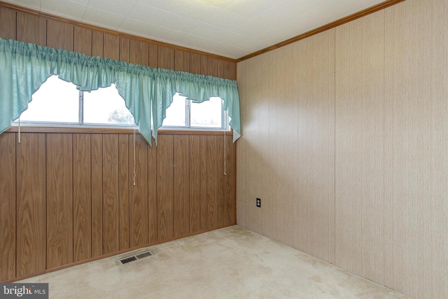 2424 Woodcroft Road photo 33