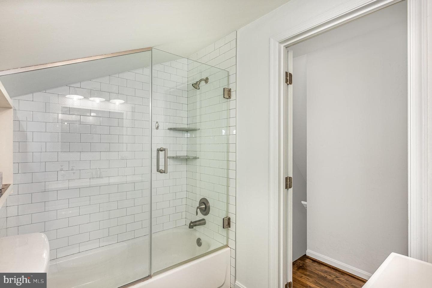 124 Clarendon Avenue photo 17