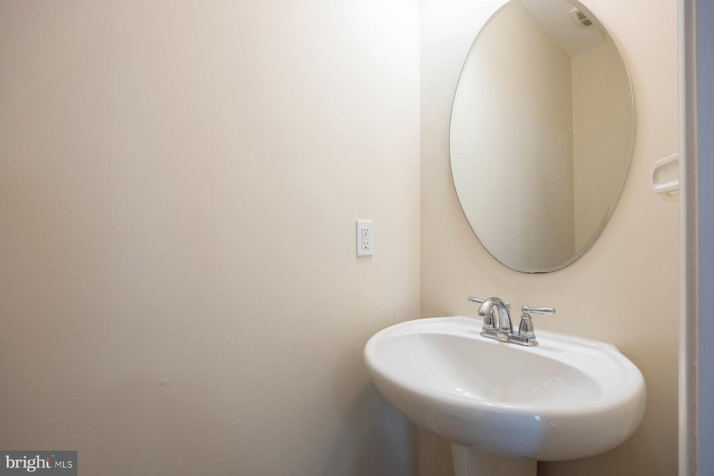 2510 Yorkway photo 13