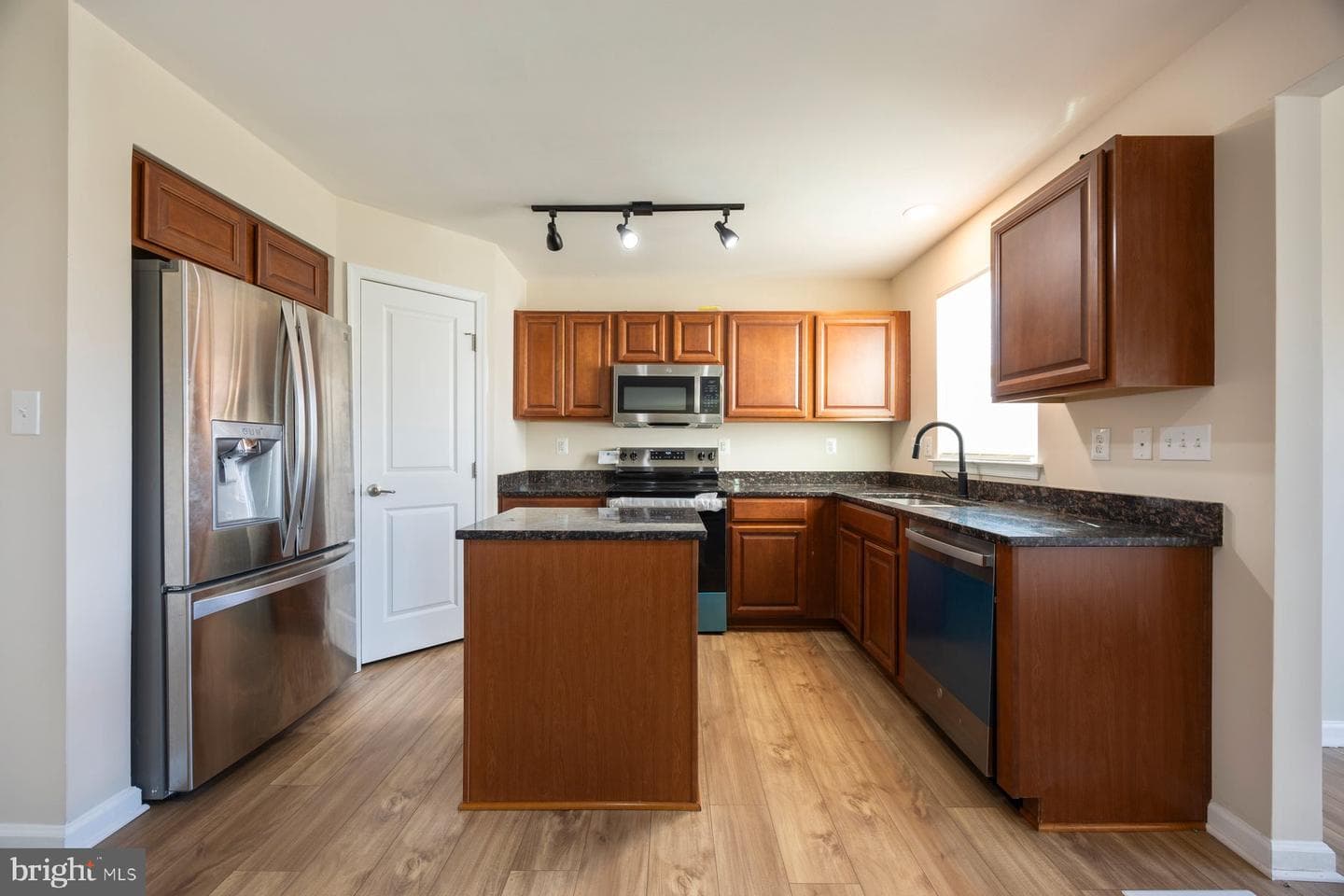 2510 Yorkway photo 5