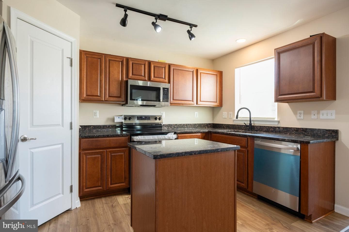 2510 Yorkway photo 6