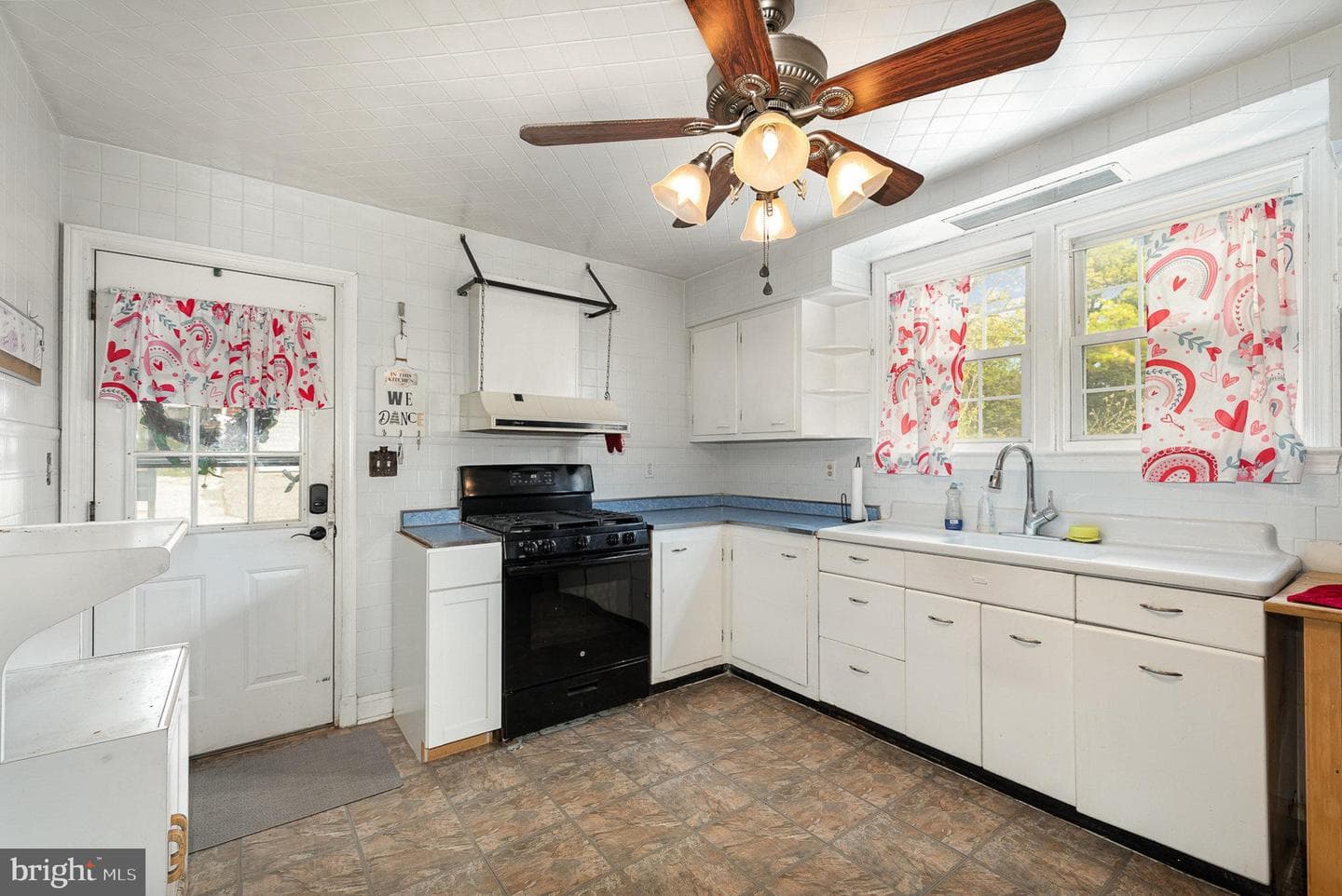1000 Chesaco Avenue photo 3