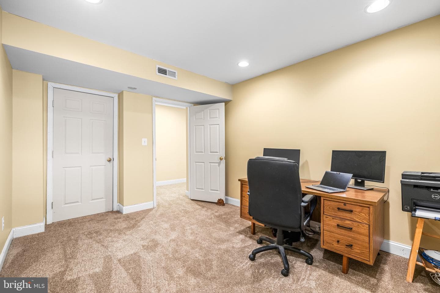8 Holly Berry Court photo 34