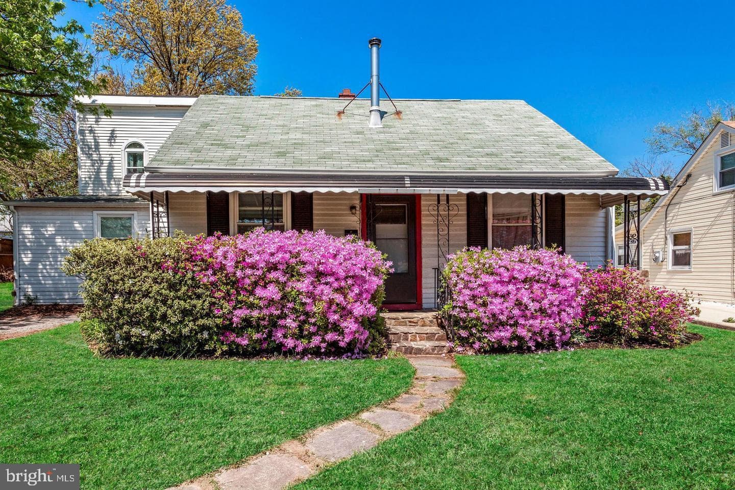 6800 Crossway photo 1