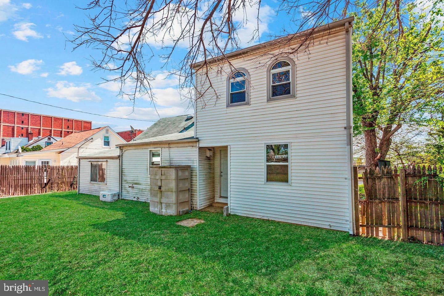6800 Crossway photo 2
