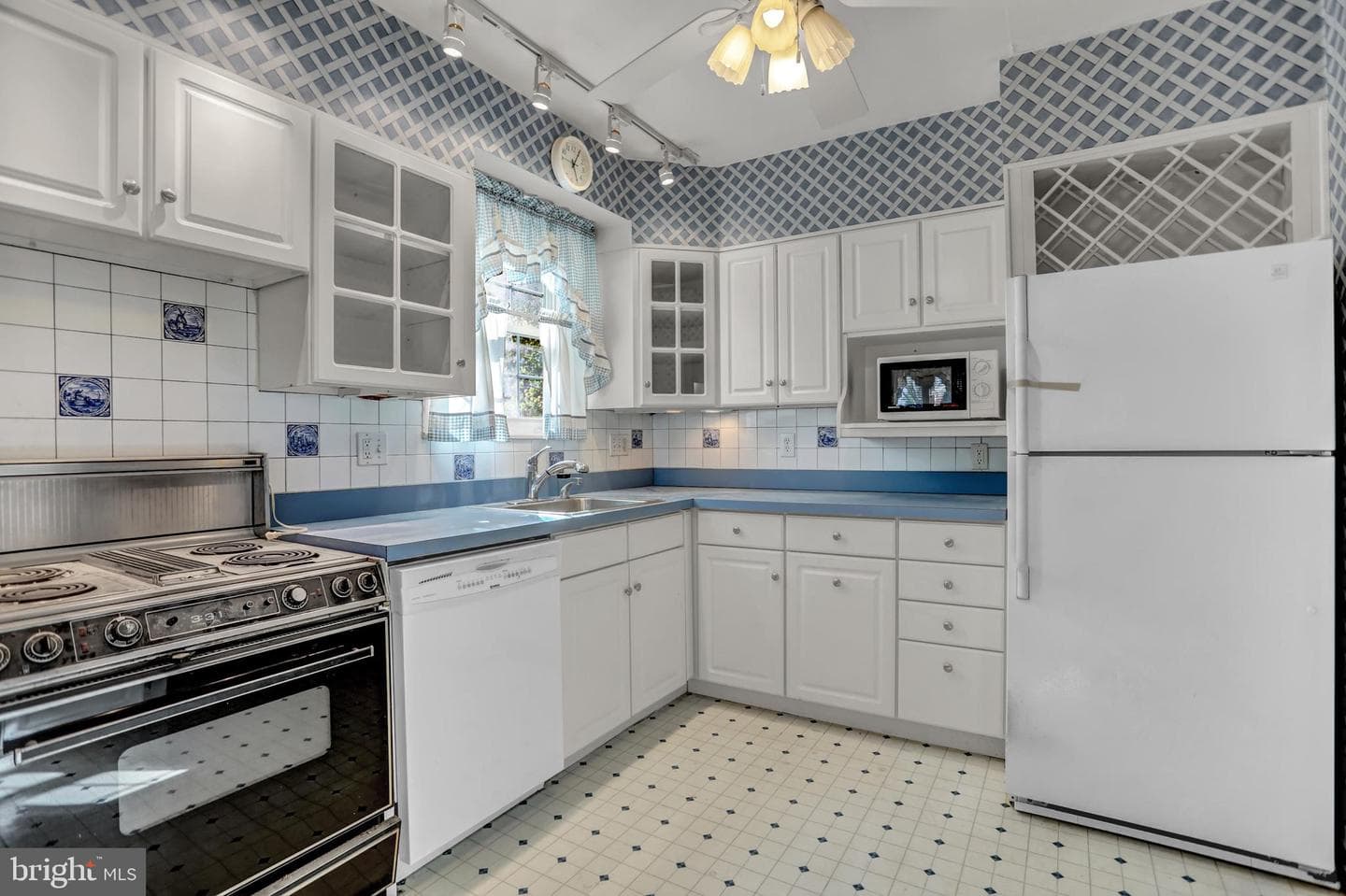 13 Harrison Avenue N photo 17