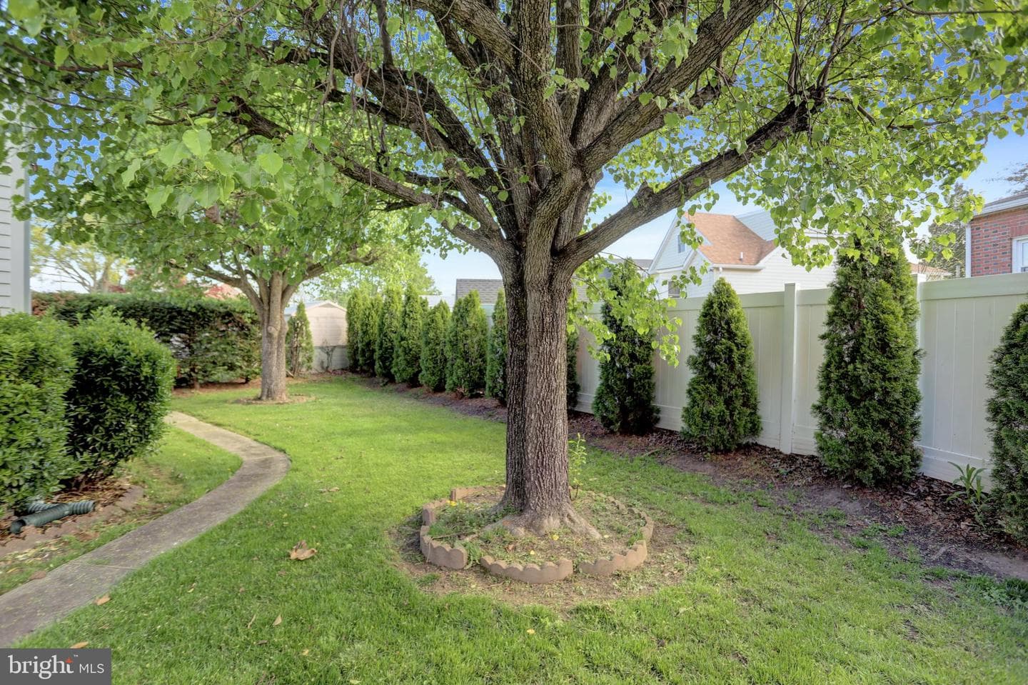 13 Harrison Avenue N photo 41