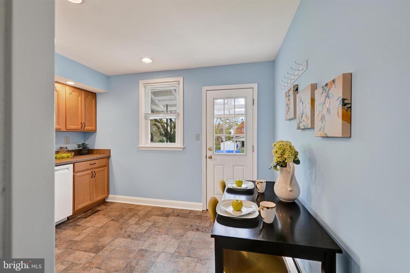 20 Leslie Avenue photo 12