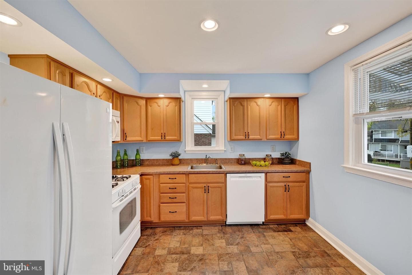 20 Leslie Avenue photo 14