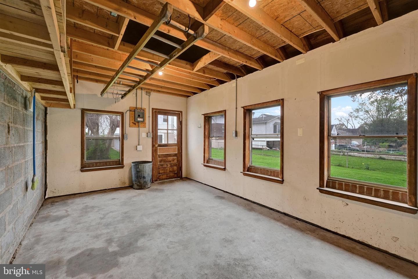 20 Leslie Avenue photo 34