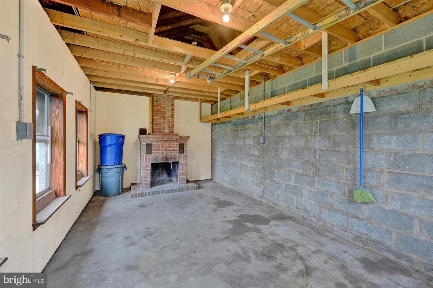 20 Leslie Avenue photo 35
