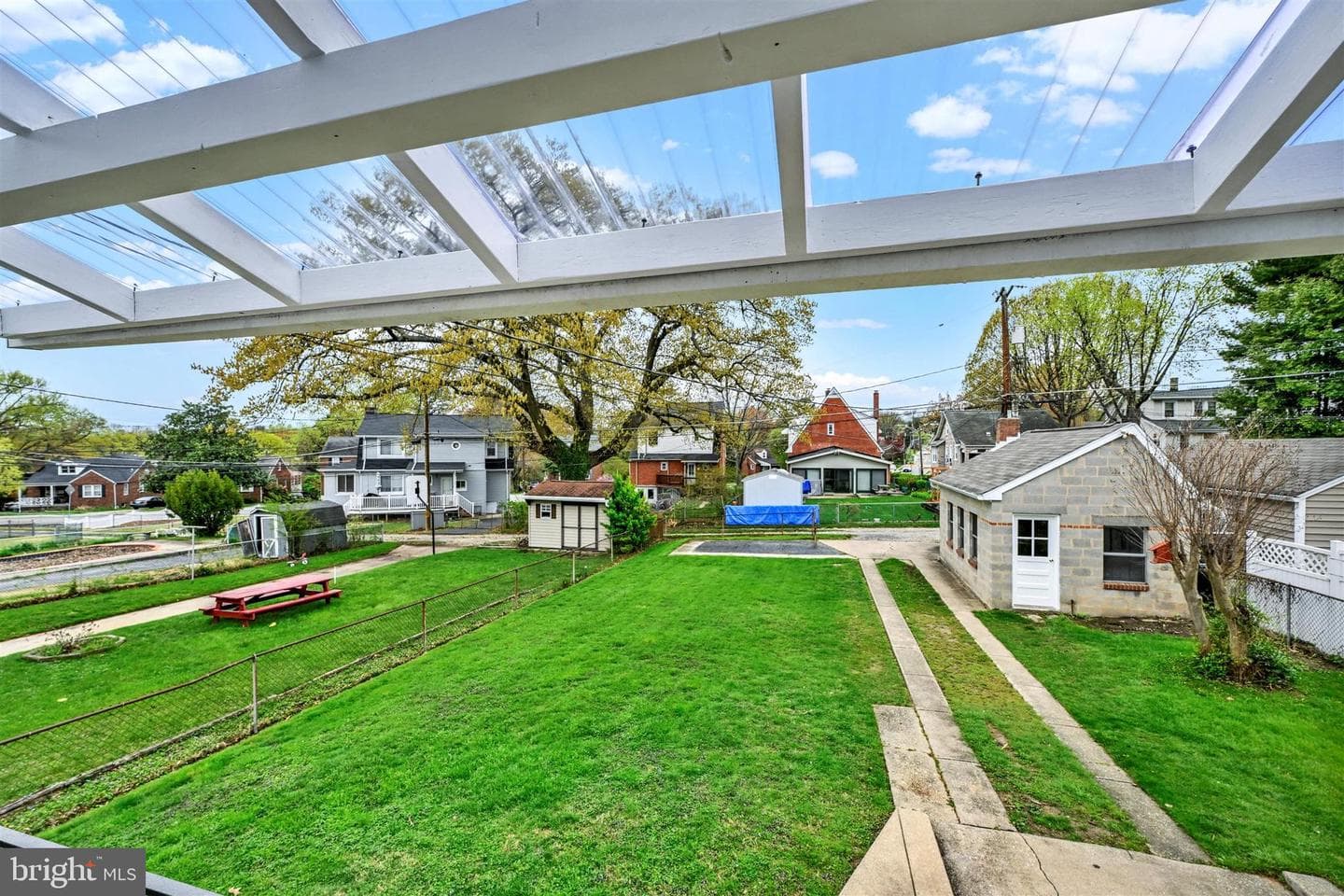 20 Leslie Avenue photo 36