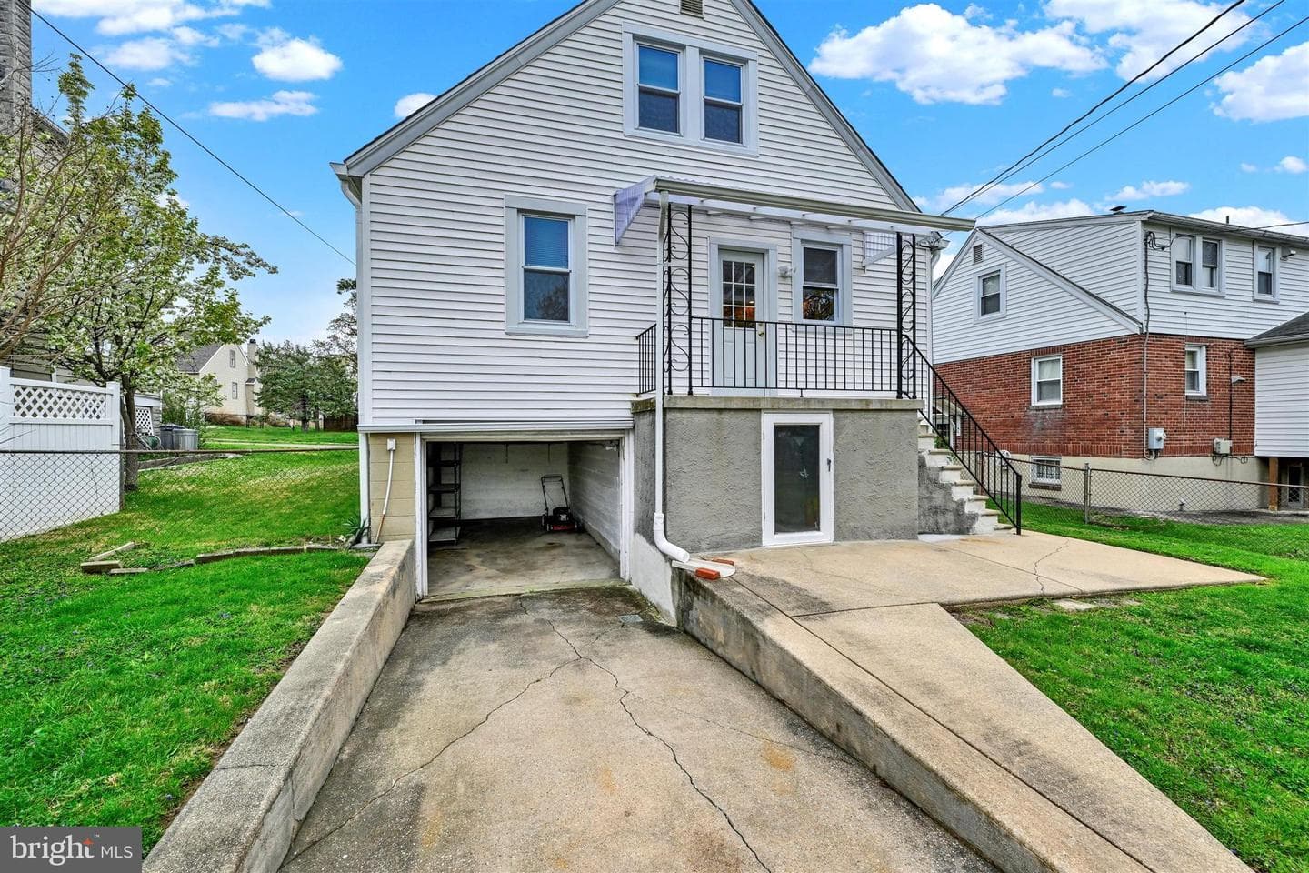 20 Leslie Avenue photo 37