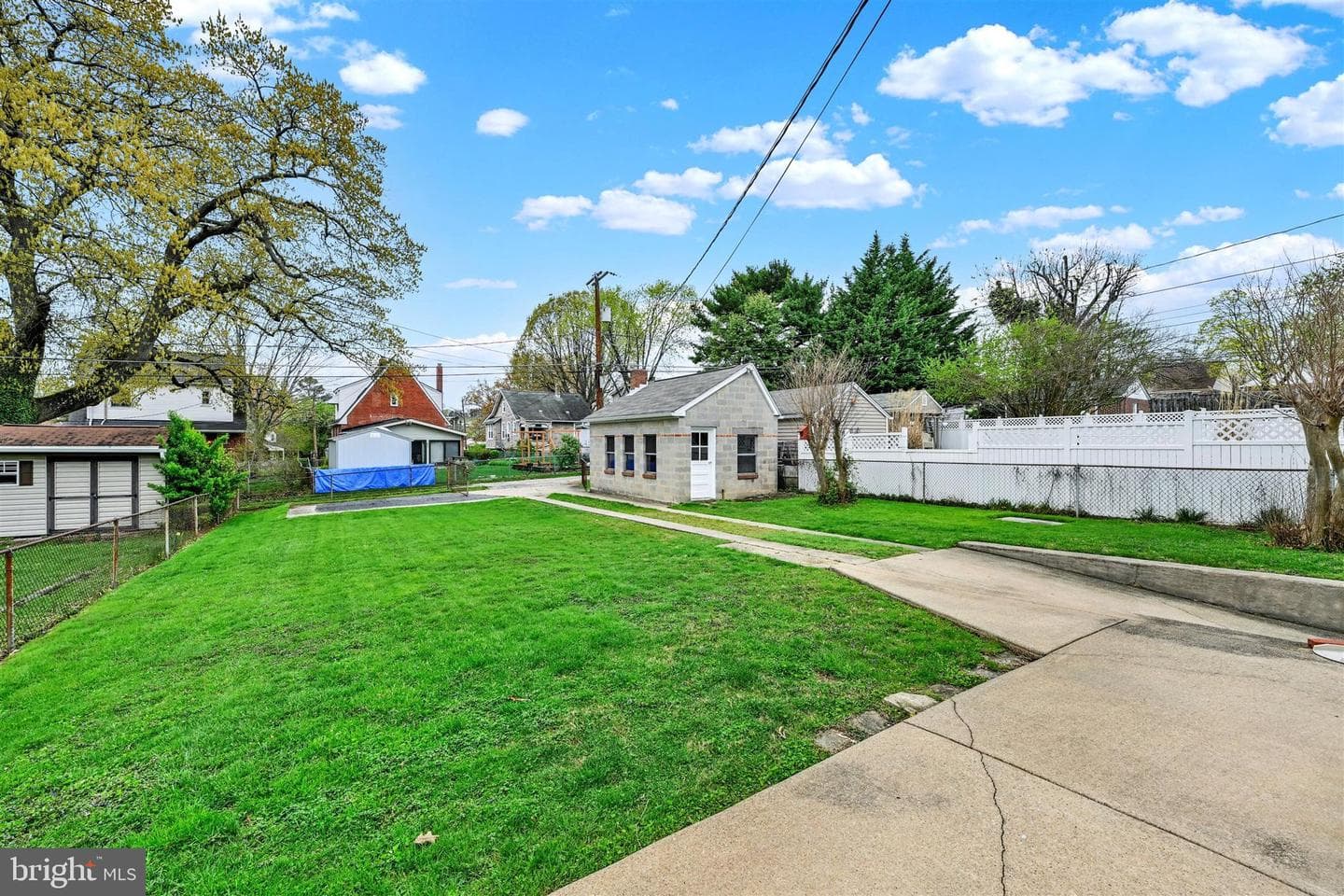 20 Leslie Avenue photo 38