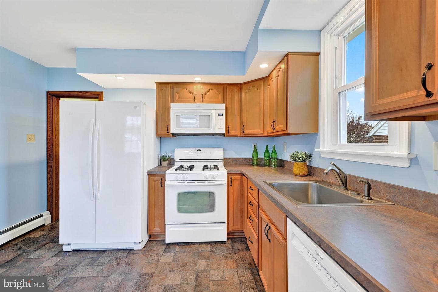 20 Leslie Avenue photo 8