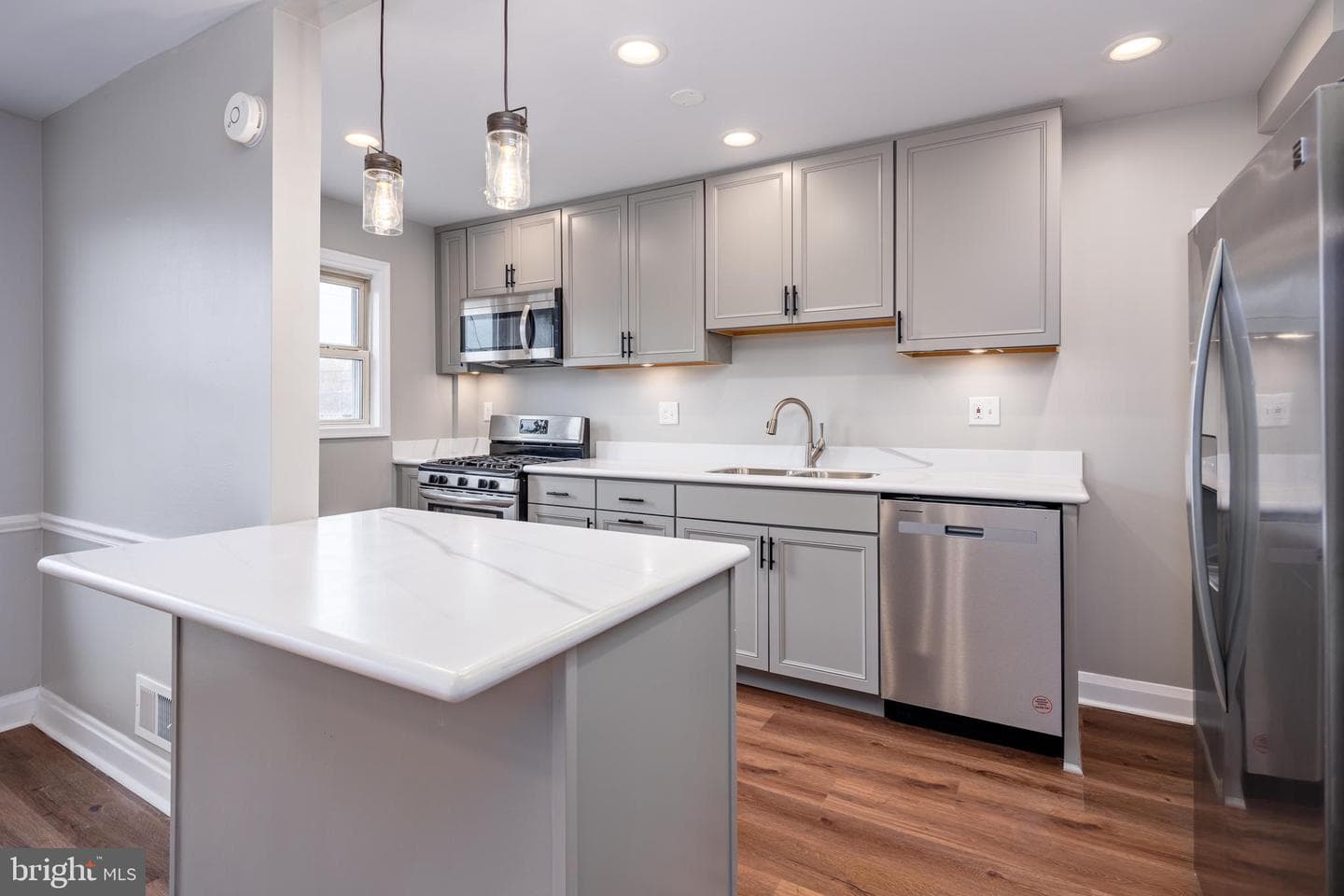 1621 Thetford Road photo 10