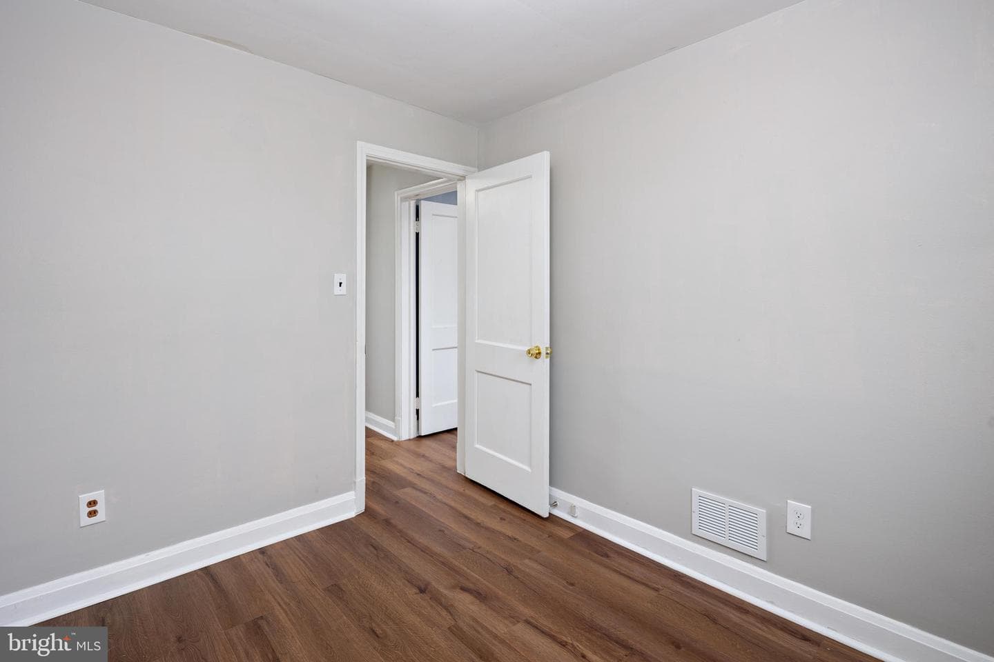 1621 Thetford Road photo 22