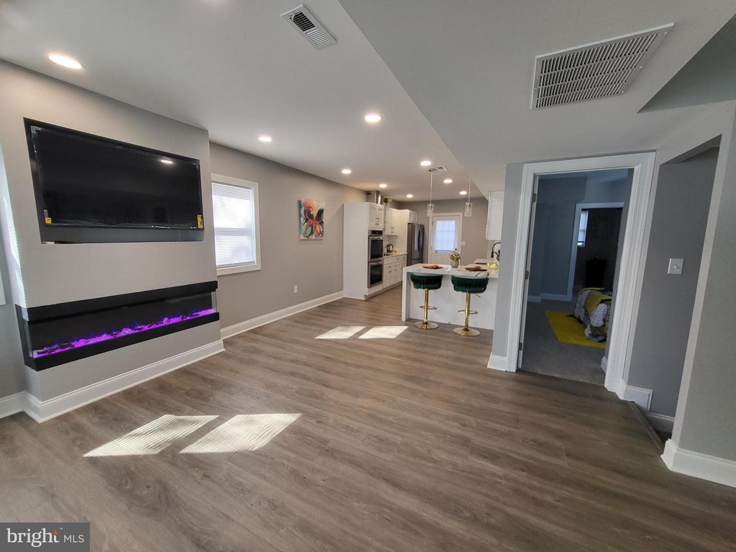 16 Waldron Avenue photo 3