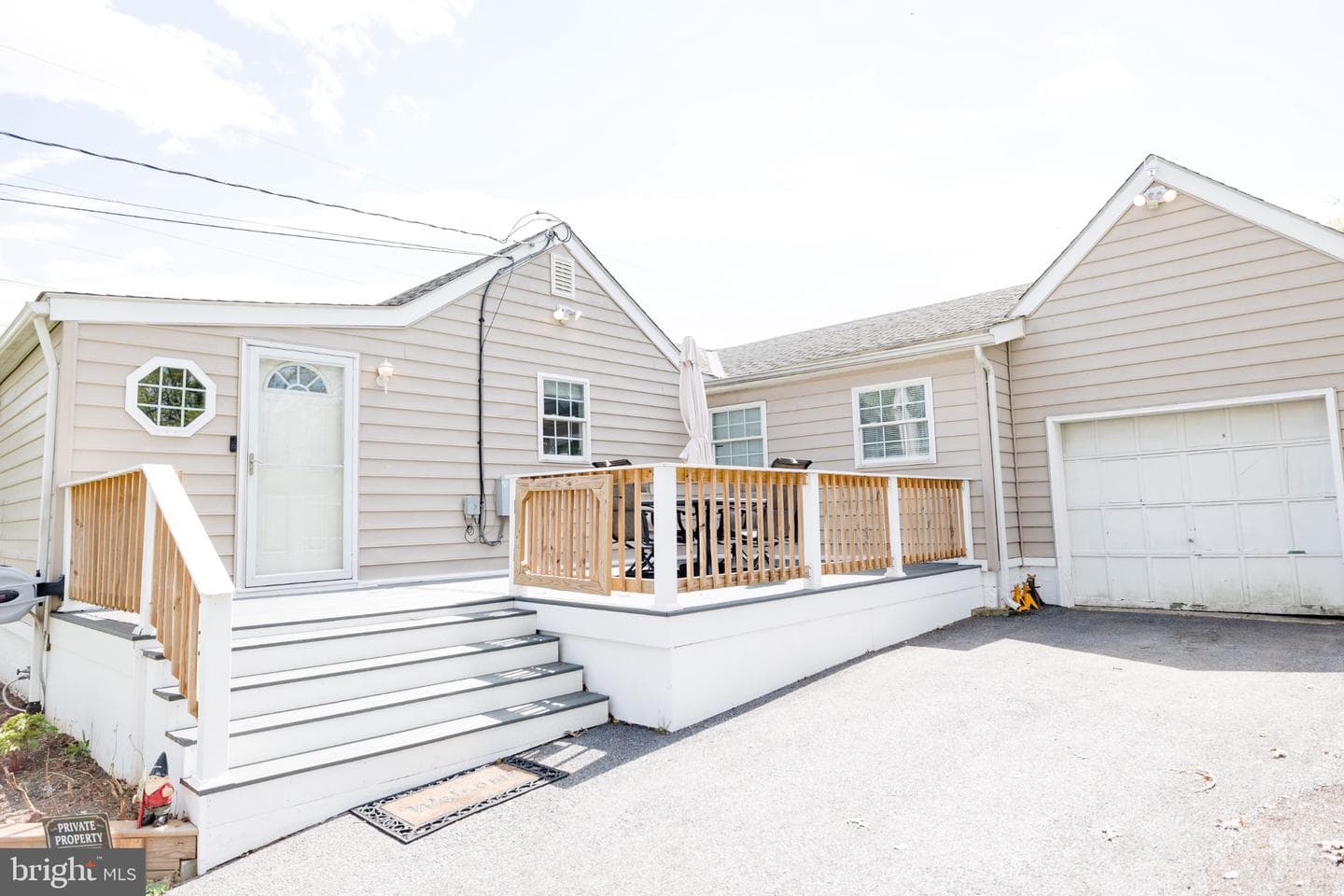 3637 Hernwood photo 2
