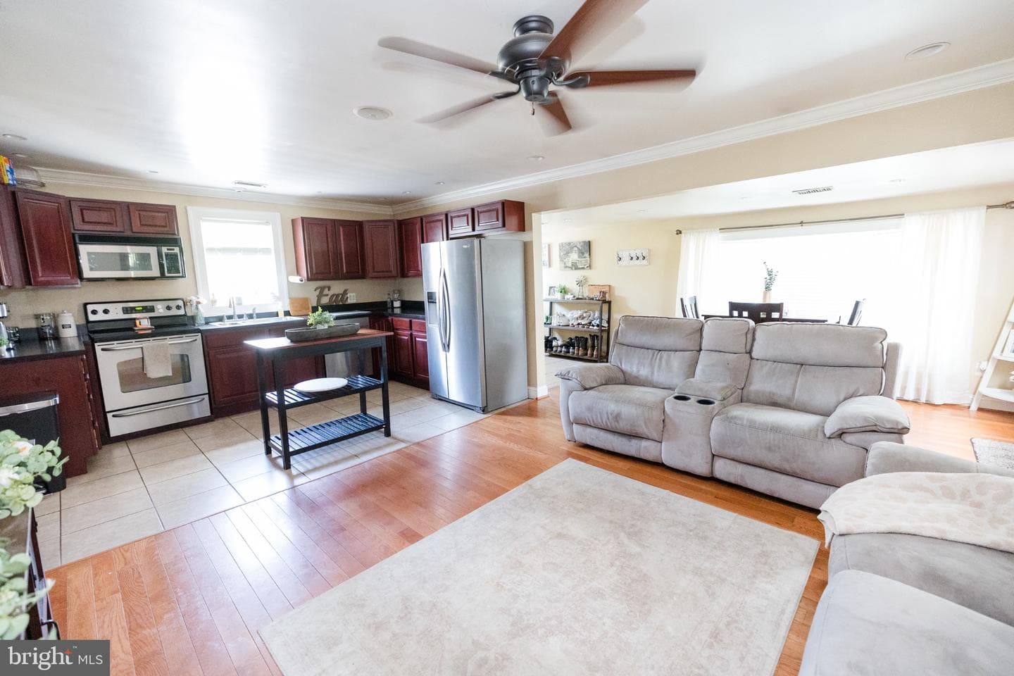 3637 Hernwood photo 4