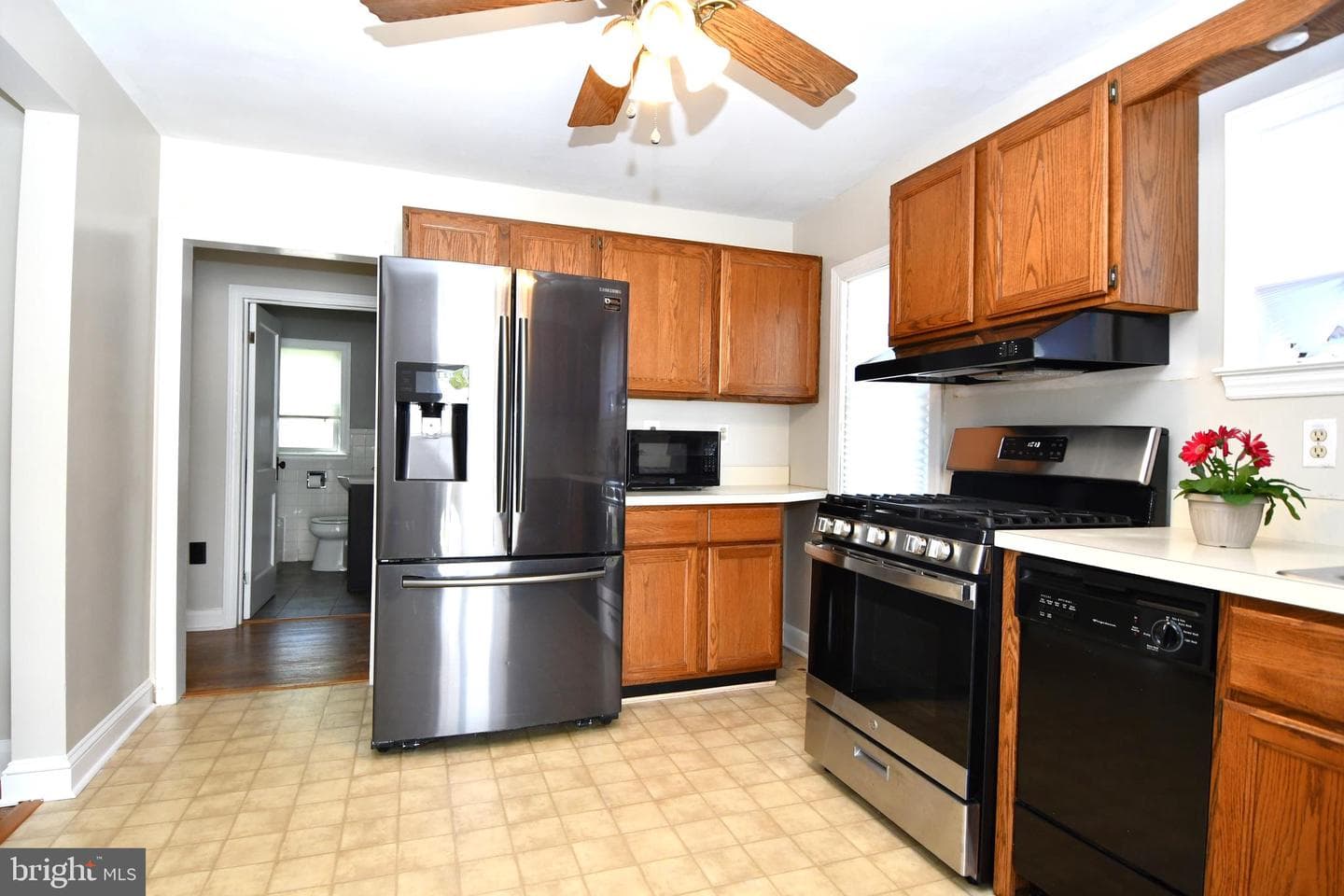 118 1st Avenue photo 19