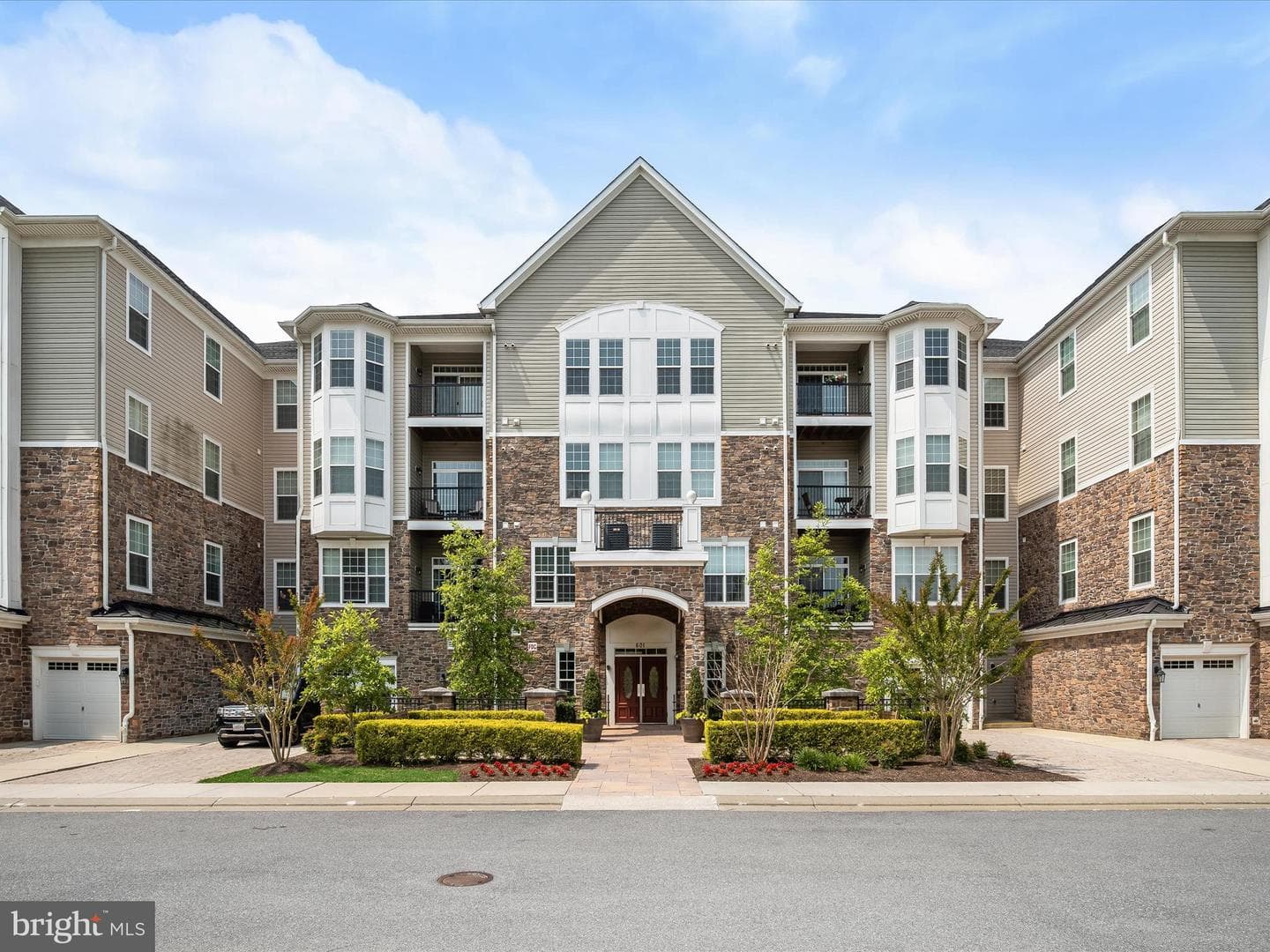 601 Quicksilver Court #401 photo 2