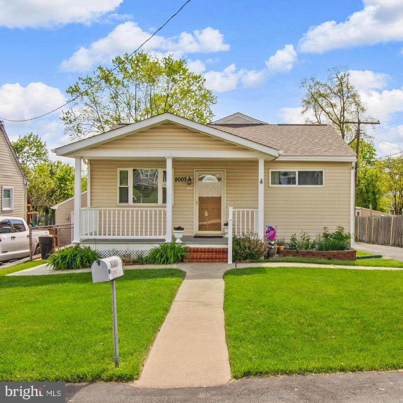 8007 Dalesford Road photo 1