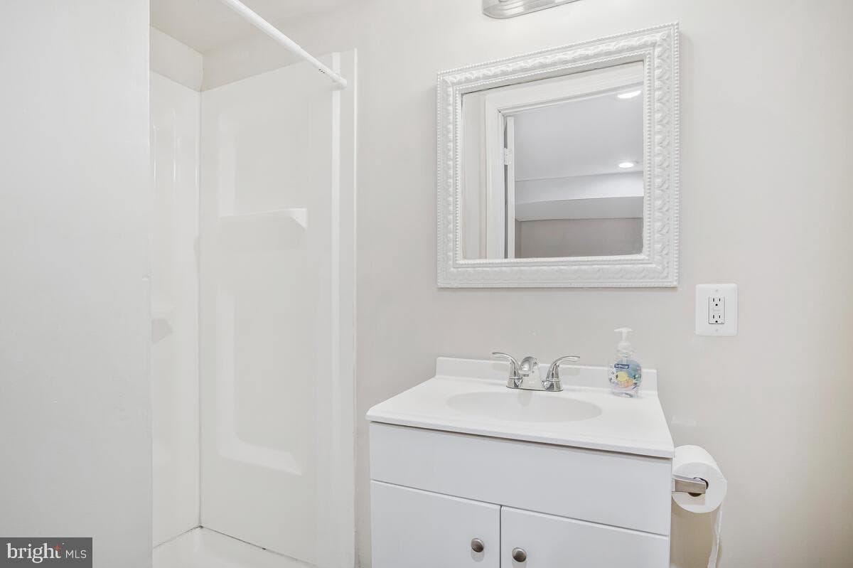 8352 Kavanagh Road photo 27