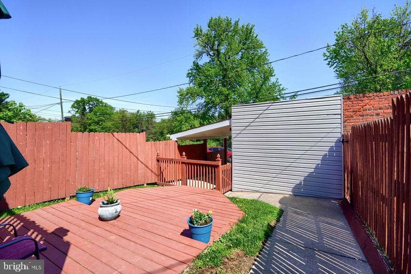 6736 Woodley Road photo 34