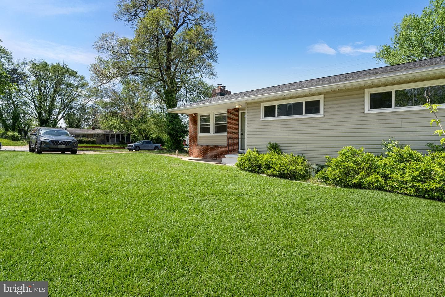 7006 Paris Road photo 2