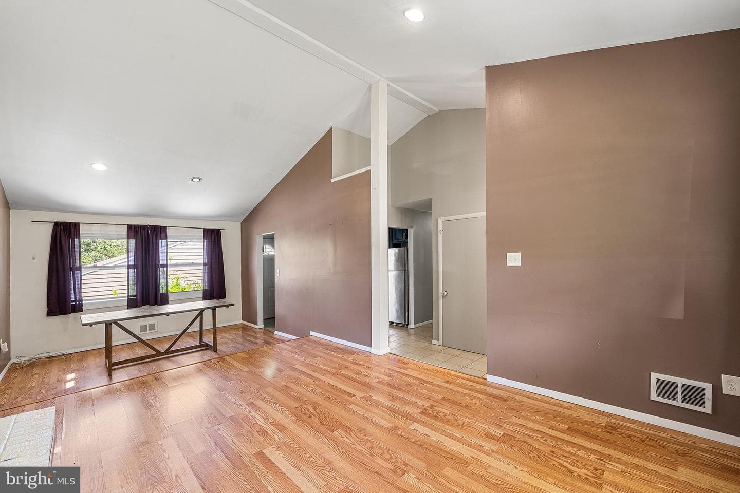 7006 Paris Road photo 5