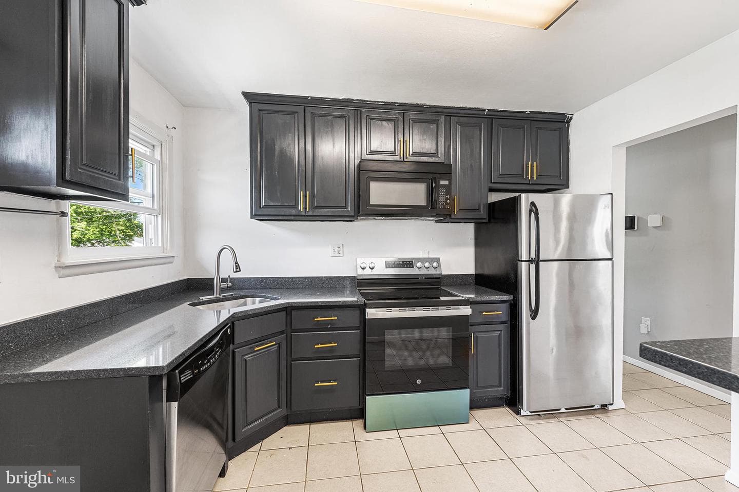 7006 Paris Road photo 9