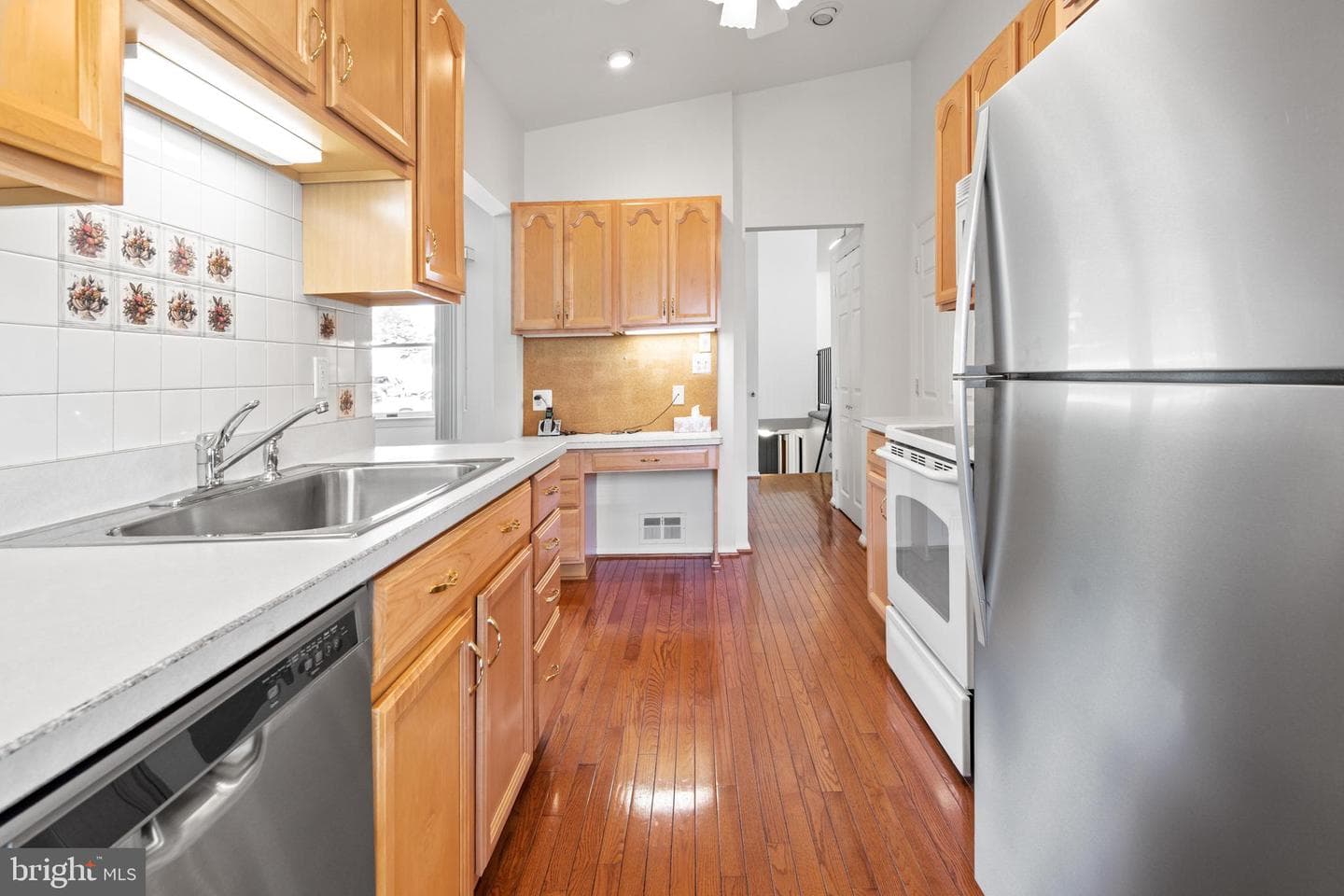 2411 Lightfoot Drive photo 12
