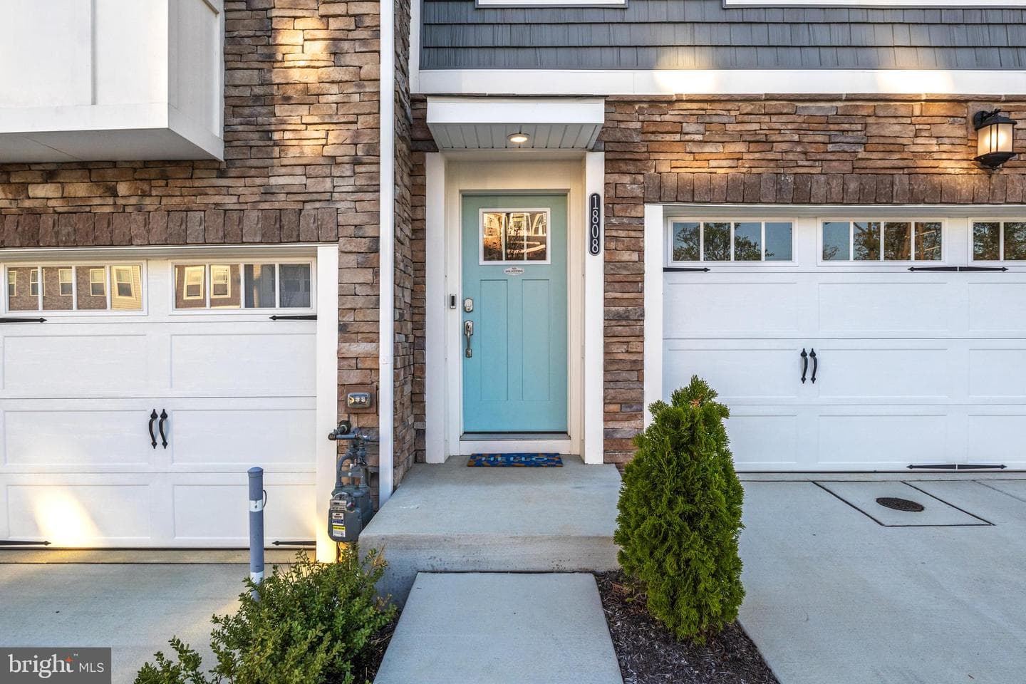 1808 Watermark Way photo 4