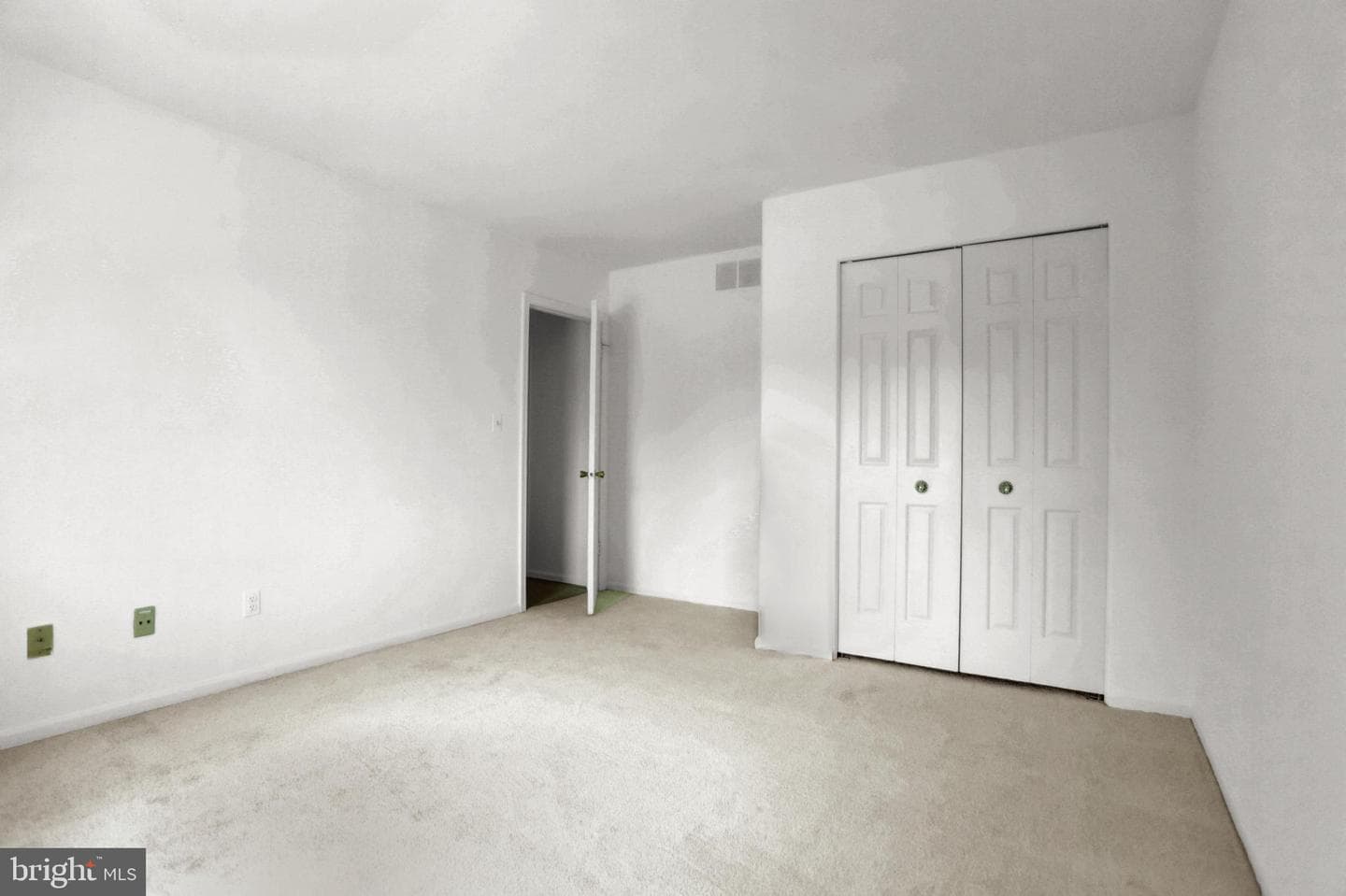 4 Teaneck Court photo 39