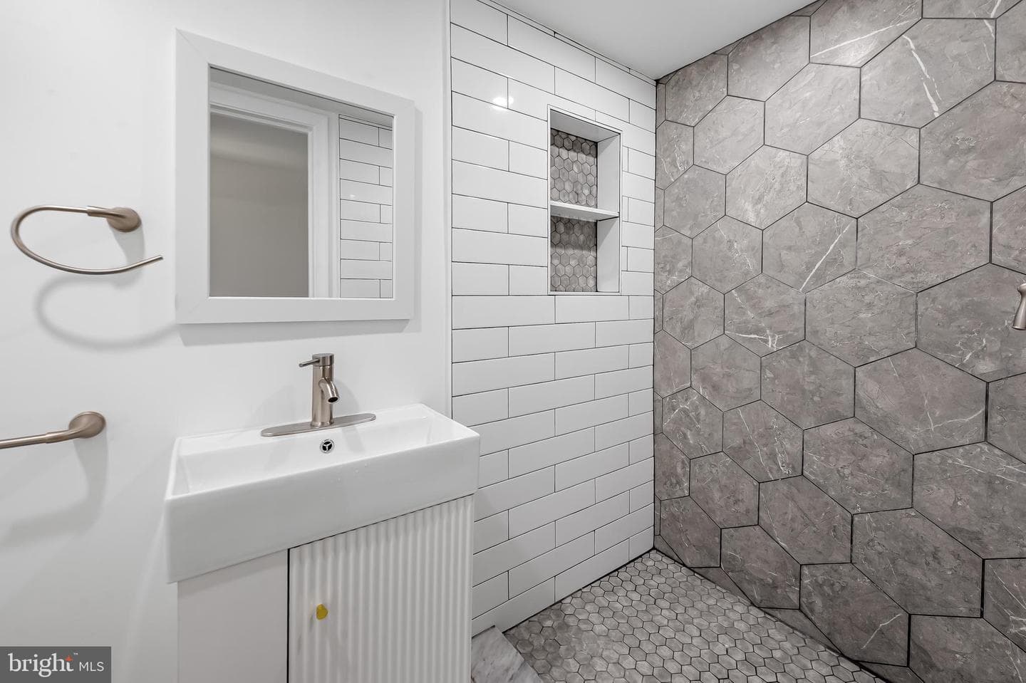 1027 Winsford Road photo 28