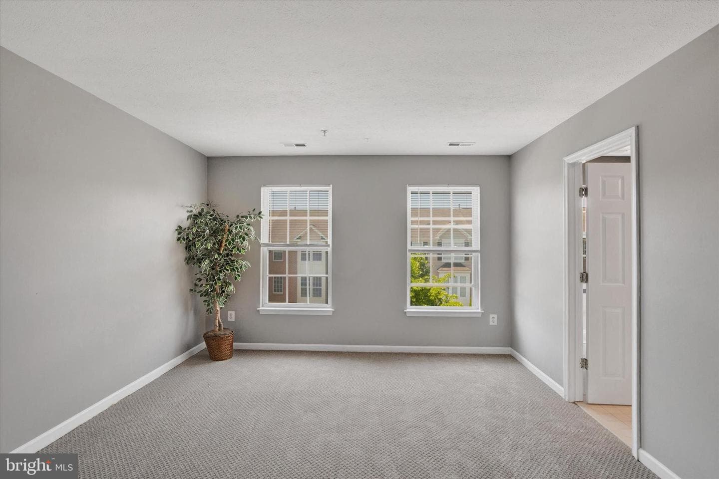 835 Lowe Road photo 11