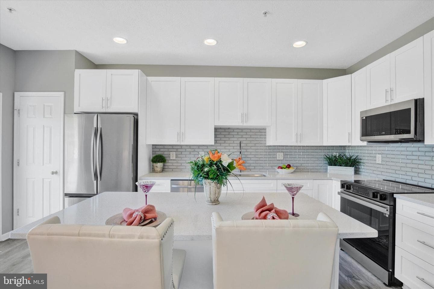 835 Lowe Road photo 5
