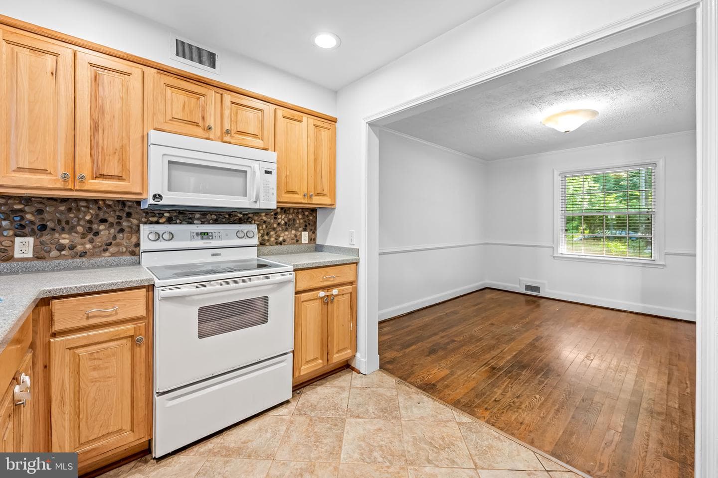 900 Adana Road photo 10