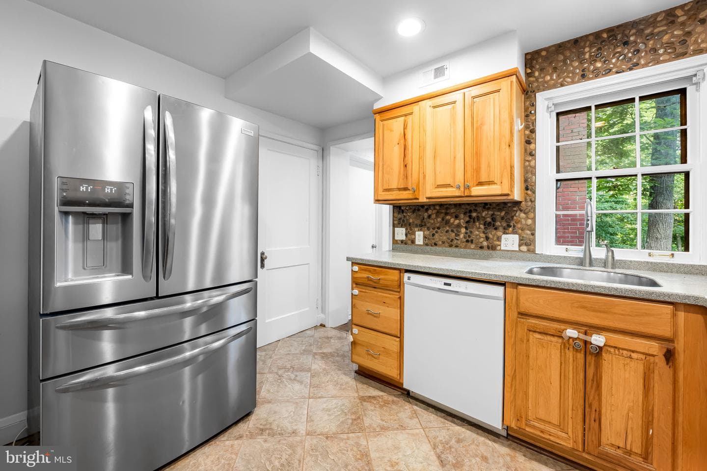 900 Adana Road photo 11