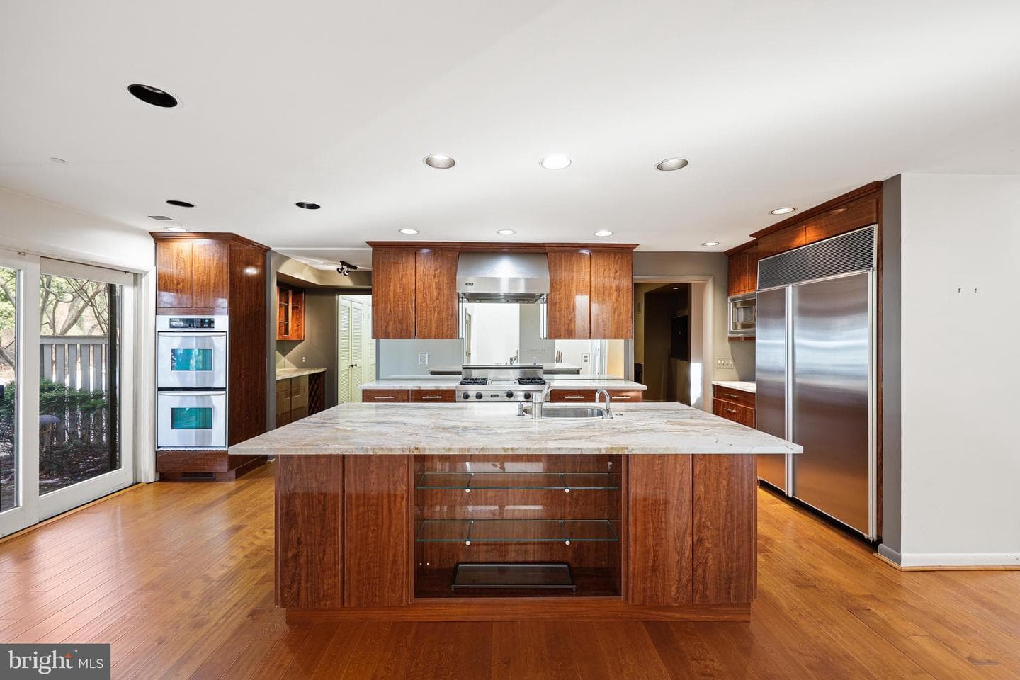 8 Regency #8 photo 2